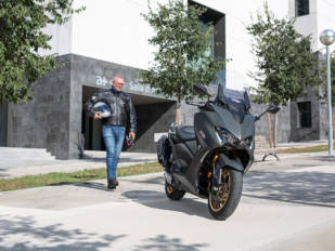La nueva Yamaha T-Max 560 evangeliza al descreído de Manel Kaizen La nueva Yamaha T-Max 560 evangeliza al descreído de Manel Kaizen