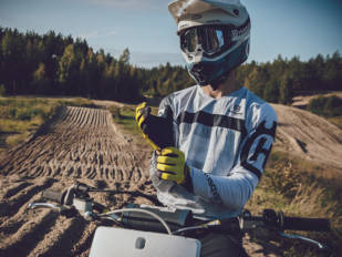 Nuevas líneas de equipación de enduro y motocross Husqvarna