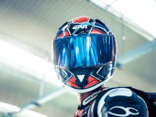 El casco más deportivo de Givi es el 50.6 Sport Deep El casco más deportivo de Givi es el 50.6 Sport Deep