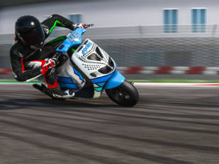 Conduce un escúter 2T preparado por Polini con el videojuego TrackDayR