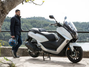 SYM Maxsym 400: Compacto, solvente y seguro