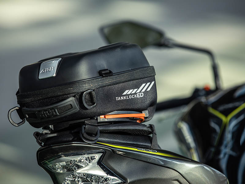 GIVI muestra la bolsa de sillín ST610 Seatlock
