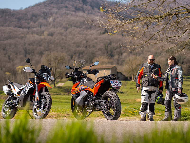 KTM 890 Adventure vs. KTM 890 Adventure R: Claro vencedoR