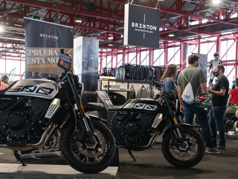 Cerca de 200 asistentes al Motorama prueban una Brixton