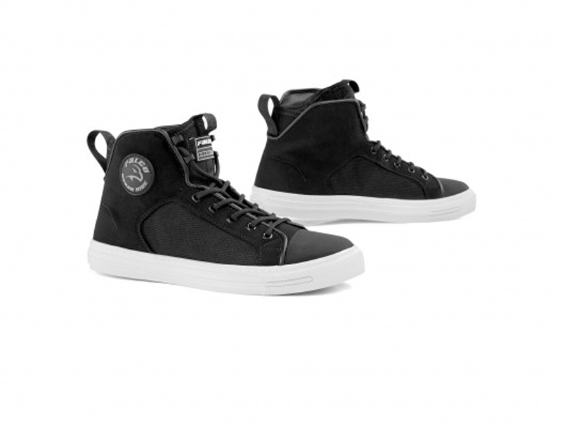 Falco presenta sus zapatillas Starboy 2