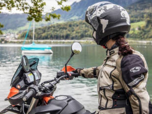WBZ repasa la evolución del equipamiento motero femenino