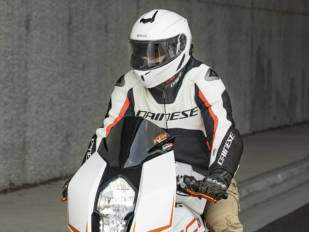 Sena lanza el casco modular Outrush R