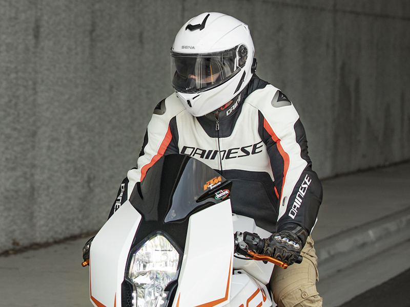 Sena lanza el casco modular Outrush R