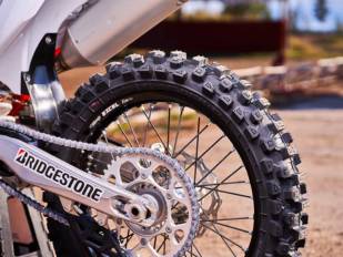 Bridgestone presenta el nuevo neumático de motocross Battlecross X31