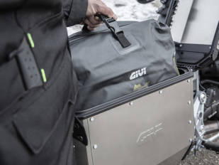 Personaliza tu maleta de aluminio GIVI