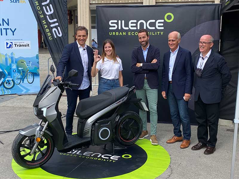Un Automobile Barcelona eléctrico y sobre dos ruedas