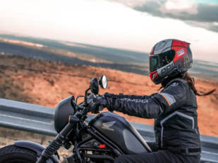 Motorista, ya es legal usar intercomunicadores
