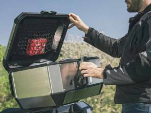 GIVI lanza el top case de aluminio Trekker Alaska 56