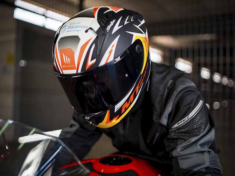 MT Helmets presenta su nuevo buque insignia, el KRE+