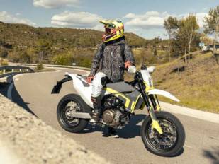 Husqvarna 701 Supermoto: bestia descomunal