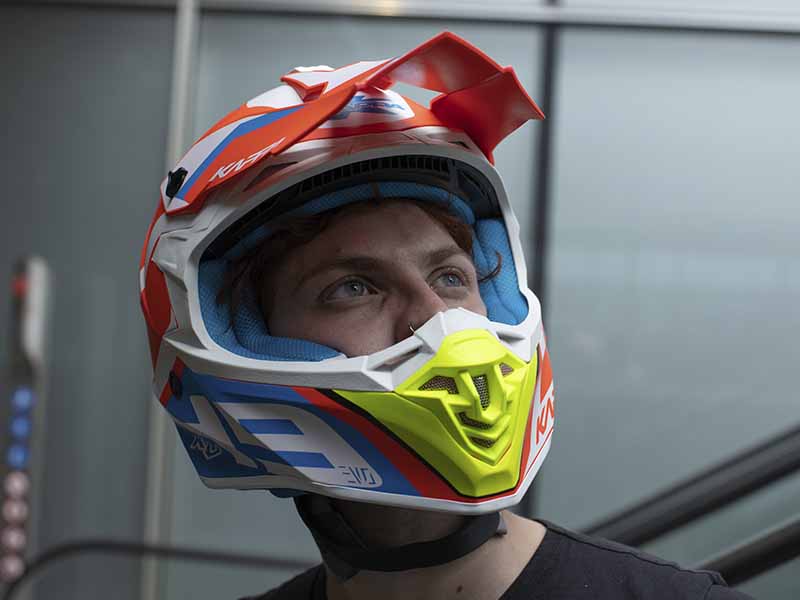 Kappa lanza dos nuevas gráficas para el casco KV49
