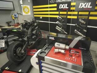Montaje de un escape Ixil en una Kawasaki 1000 SX