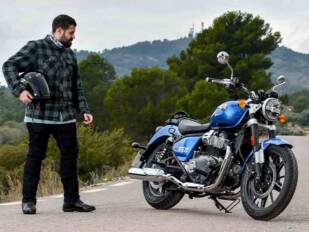 Royal Enfield Super Meteor 650: “Custom, mediana y clásica”