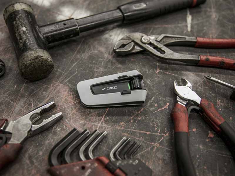 El nuevo intercomunicador Packtalk Custom de Cardo Systems y sus posibilidades de personalización