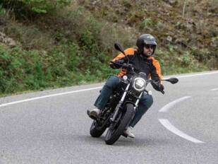QJ Motor SRV 125: “Pequeña gran custom”