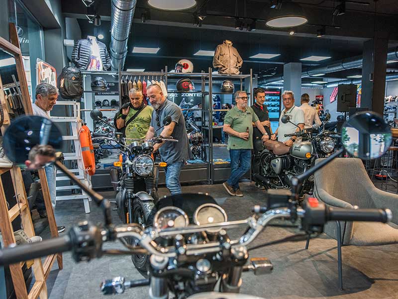 Royal Enfield estrena su nueva tienda de diseño corporativo en Mallorca