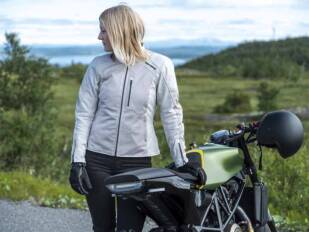 Duell propone una prenda Halvarssons ideal para el verano, la chaqueta Arvika