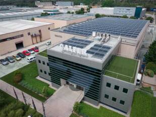 Galfer impulsa la sostenibilidad mediante la instalación de placas solares en su planta de Barcelona