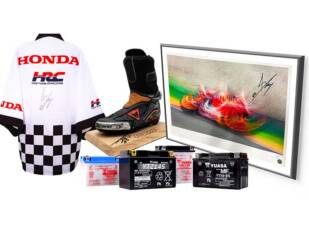 El 10º aniversario de Yuasa con HRC Repsol Honda viene acompañado de premios de MotoGP™ El 10º aniversario de Yuasa con HRC Repsol Honda viene acompañado de premios de MotoGP™