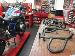 Instalamos varios accesorios Puig en una BMW R1200 GS