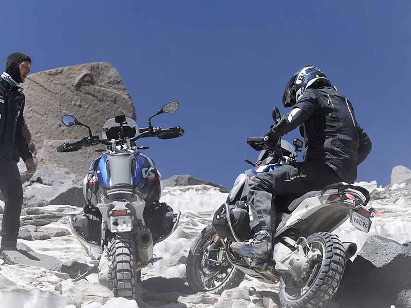Los neumáticos Metzeler Karoo 4 y la BMW R 1300 GS superan el reto de pasar de 0 a 6.000 metros de altitud en menos de 24 horas