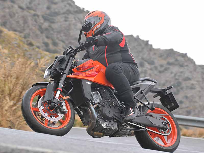 KTM presenta sus 390 Duke y 990 Duke