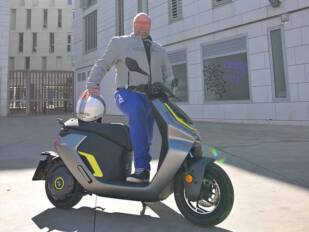 ZEEHO (CF Moto) lanza sus 3 primeros escúteres eléctricos