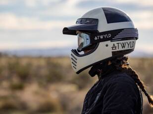 Bell presenta la versión renovada del mítico Moto-3