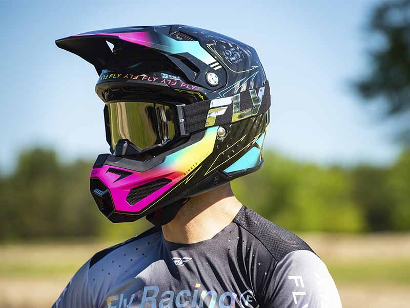 Bihr presenta el casco “inteligente” de Fly Racing, el Formula S