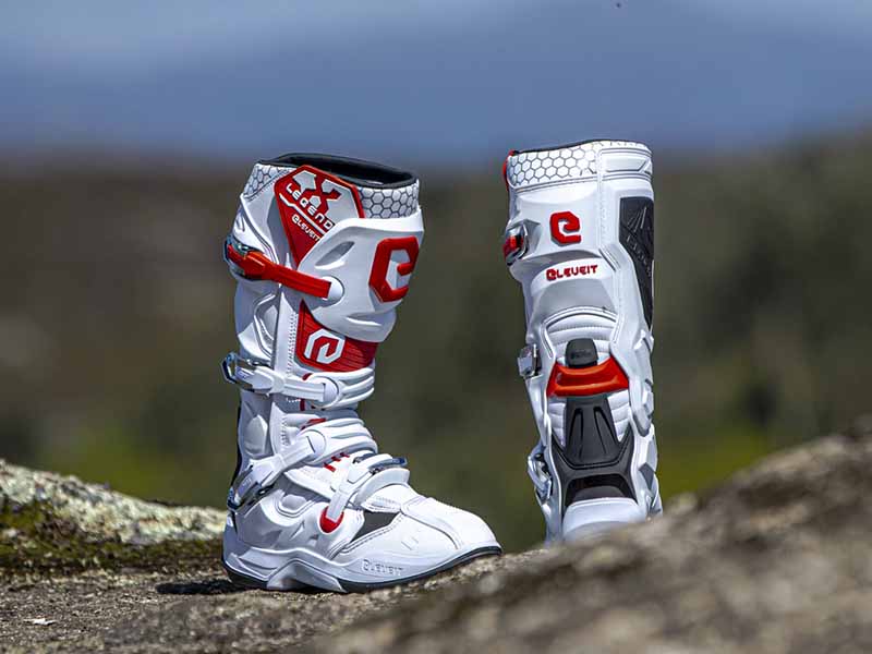 Varios de los mejores pilotos de off road avalan el rendimiento de las nuevas botas Eleveit X Legend Evo