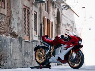 MV Agusta Superveloce 1000 Serie Oro: Una moto llamada Deseo