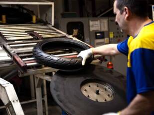 90 años de innovación en la planta de Michelin en Lasarte