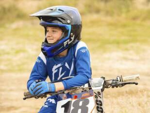 Equipamiento off road Fly Racing para los más pequeños