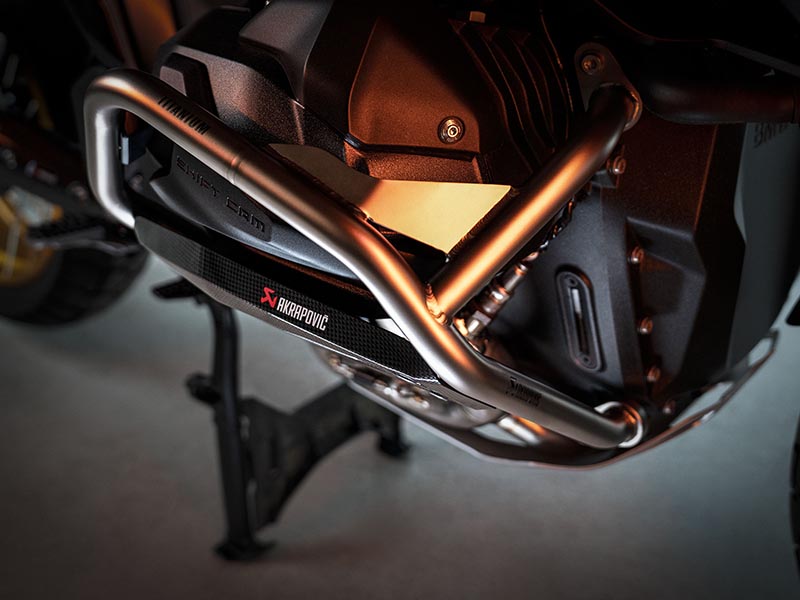 Akrapovič lanza barras de protección para BMW R 1300 GS y R 1300 GS Adventure