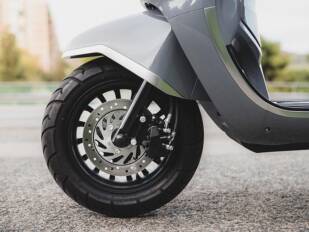 ¿Tienes un escúter o un maxiescúter? Descubre la oferta disponible en componentes de frenado para este segmento