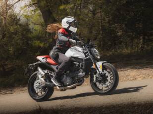 Ducati Monster 937: Monstruosamente efectiva