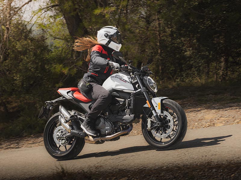 Ducati Monster 937: Monstruosamente efectiva