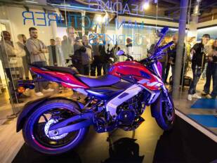 Bajaj Auto: Arrancando motores