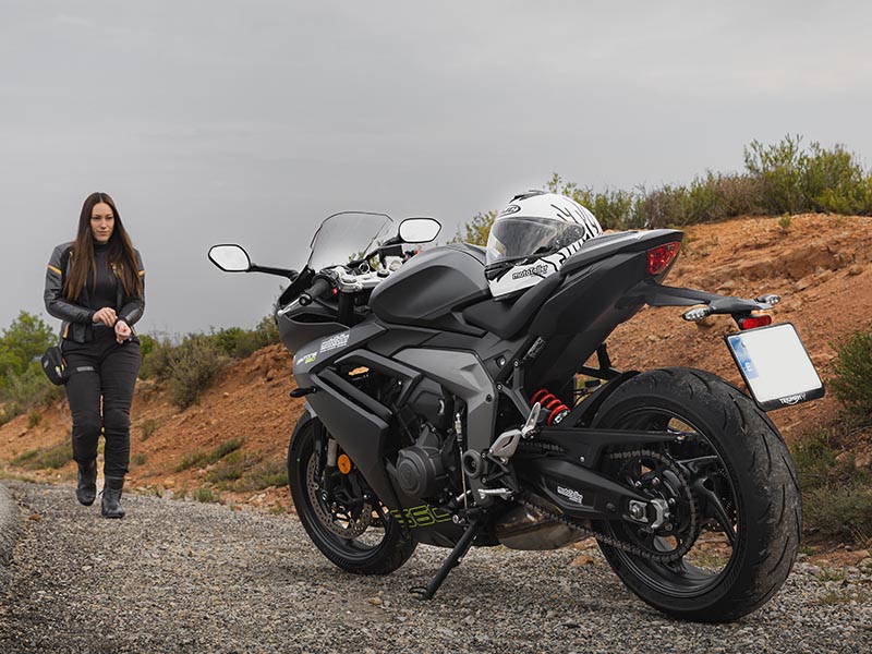 Triumph Daytona 660: Icono terrenal