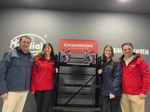 Acuerdo entre Moteo Motor España y Lubricantes Champion, una alianza de quilates