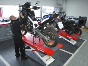 Los talleres de motos facturan unos 800 millones de euros Los talleres de motos facturan unos 800 millones de euros