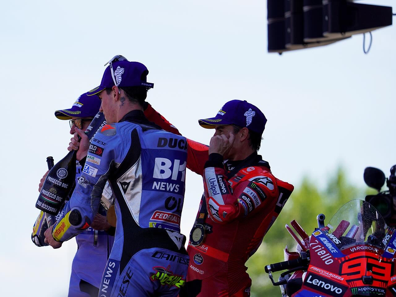 Los Márquez conquistan Aragón: doblete en la Sprint de MotoGP con Aldeguer en el podio