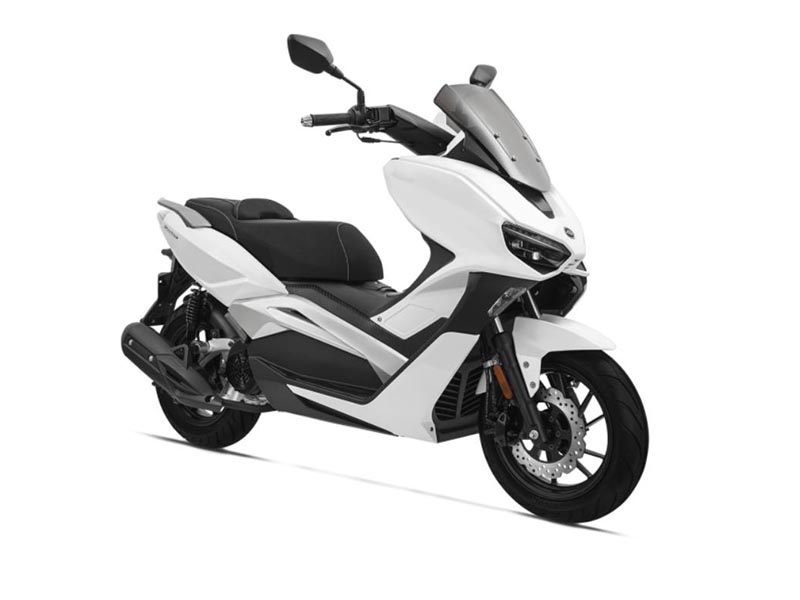 Keeway impulsa su escúter urbano con una promoción para la Vieste 125 LX
