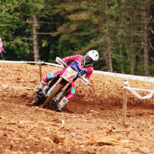 Yago Domínguez brilla en la Trefle Lozerien con victoria en Espoir 125cc