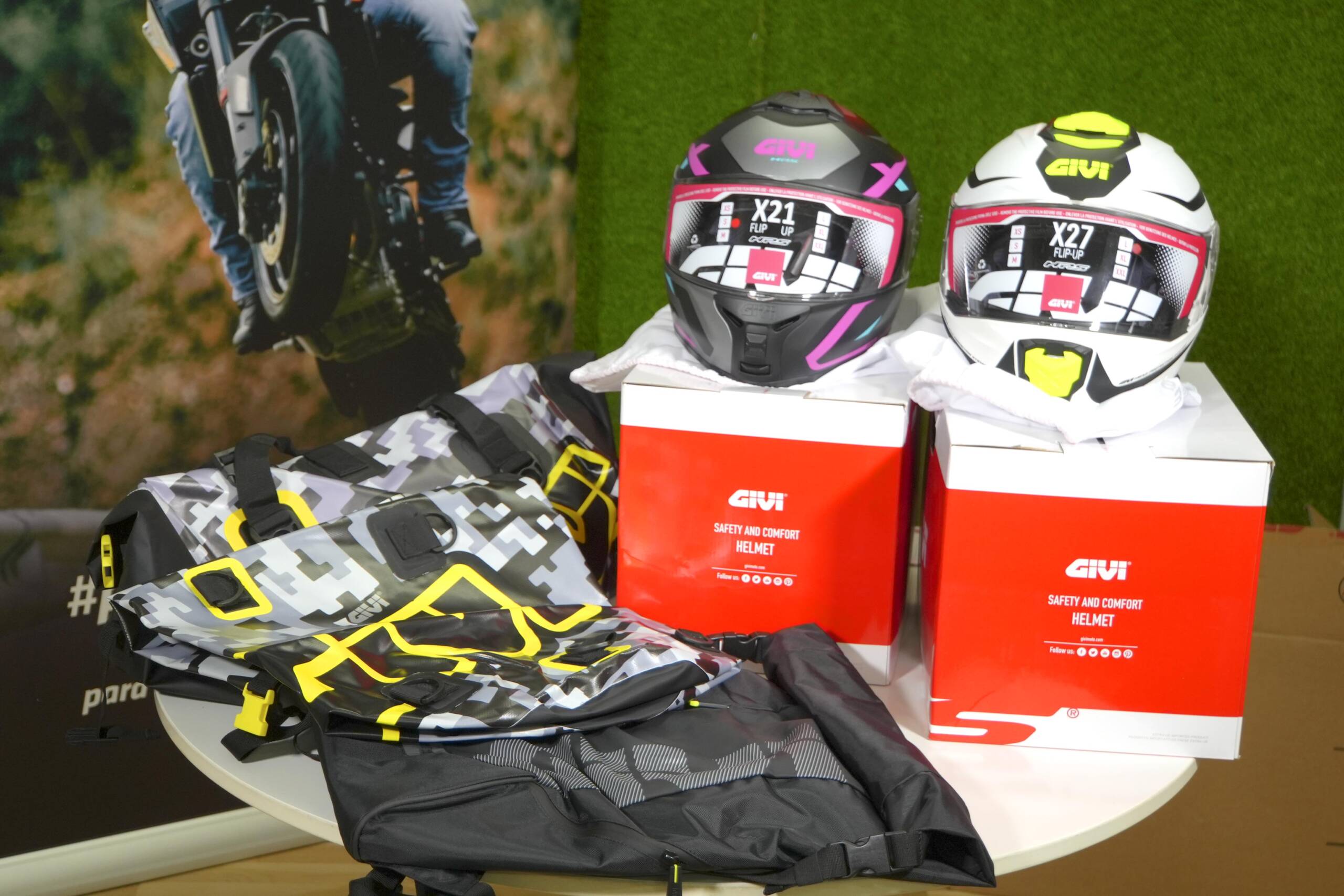 Novedades GIVI: mochilas, bolsas impermeables y cascos modulares de última generación